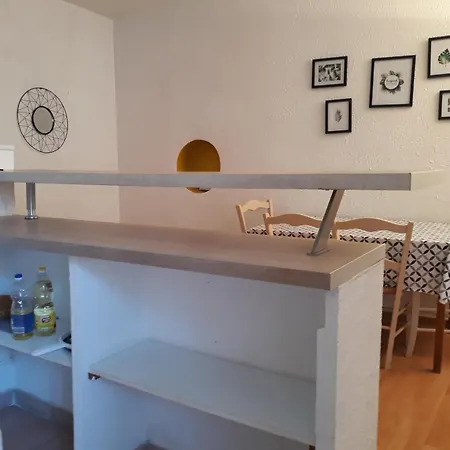 Apartment 5 Minutes Des Arenes, 6 Couchages