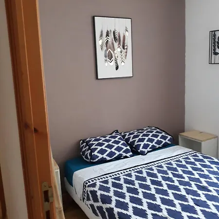 Apartment 5 Minutes Des Arenes, 6 Couchages *