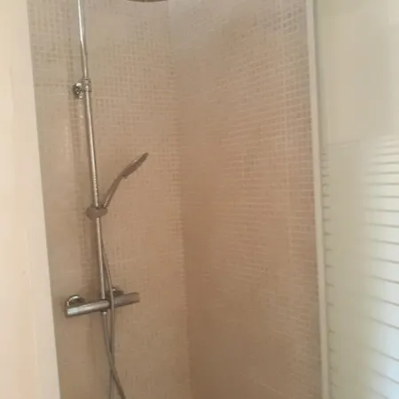 Apartment 5 Minutes Des Arenes, 6 Couchages Nimes