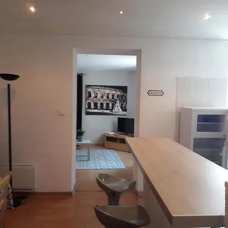 5 Minutes Des Arenes, 6 Couchages * Nimes
