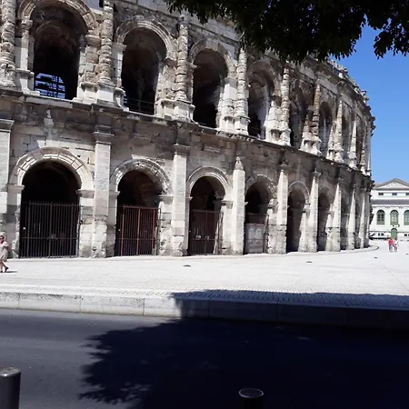 Apartment 5 Minutes Des Arenes, 6 Couchages