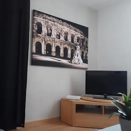 Apartment 5 Minutes Des Arenes, 6 Couchages