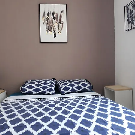 Apartment 5 Minutes Des Arenes, 6 Couchages